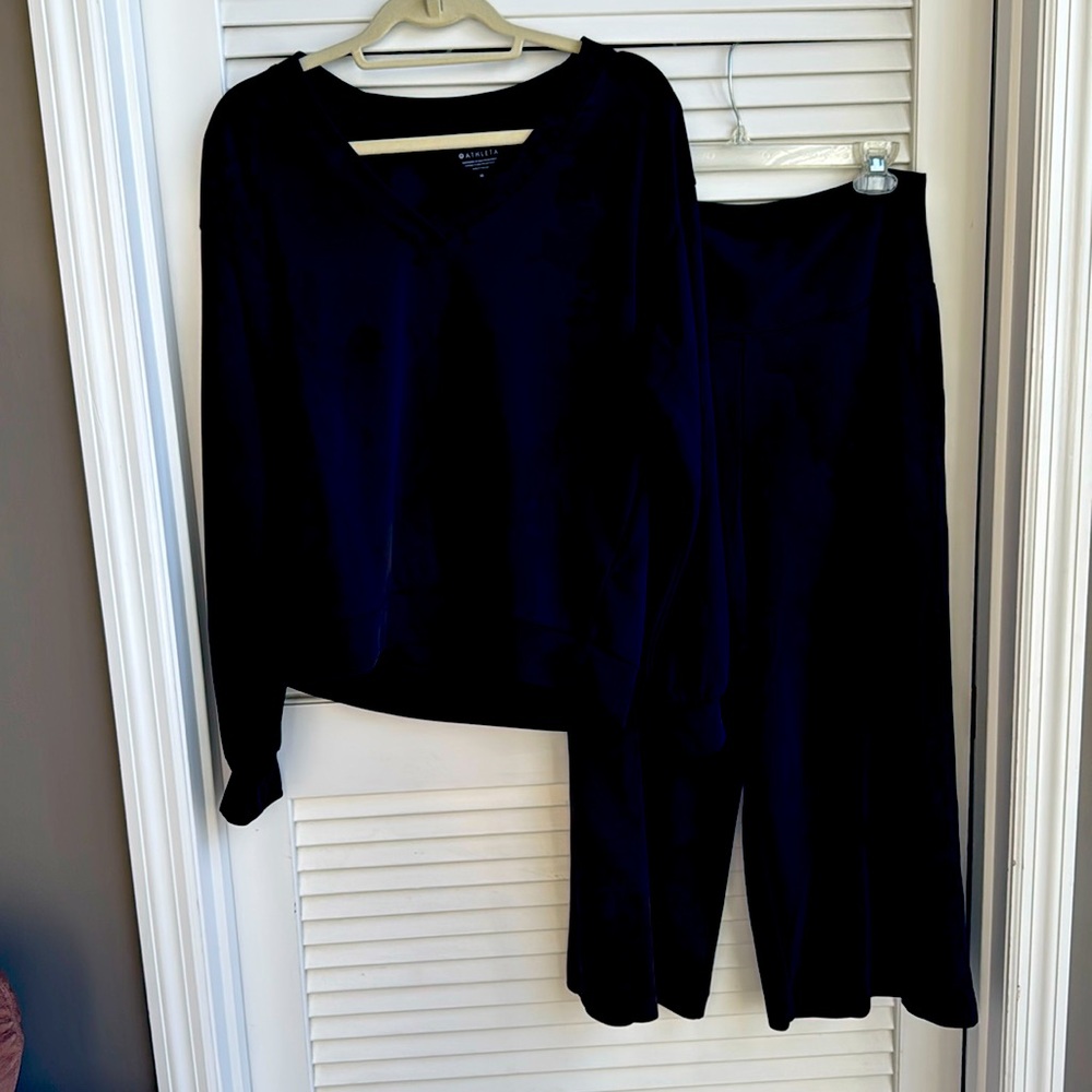 Athleta athliesure cropped pant set size M